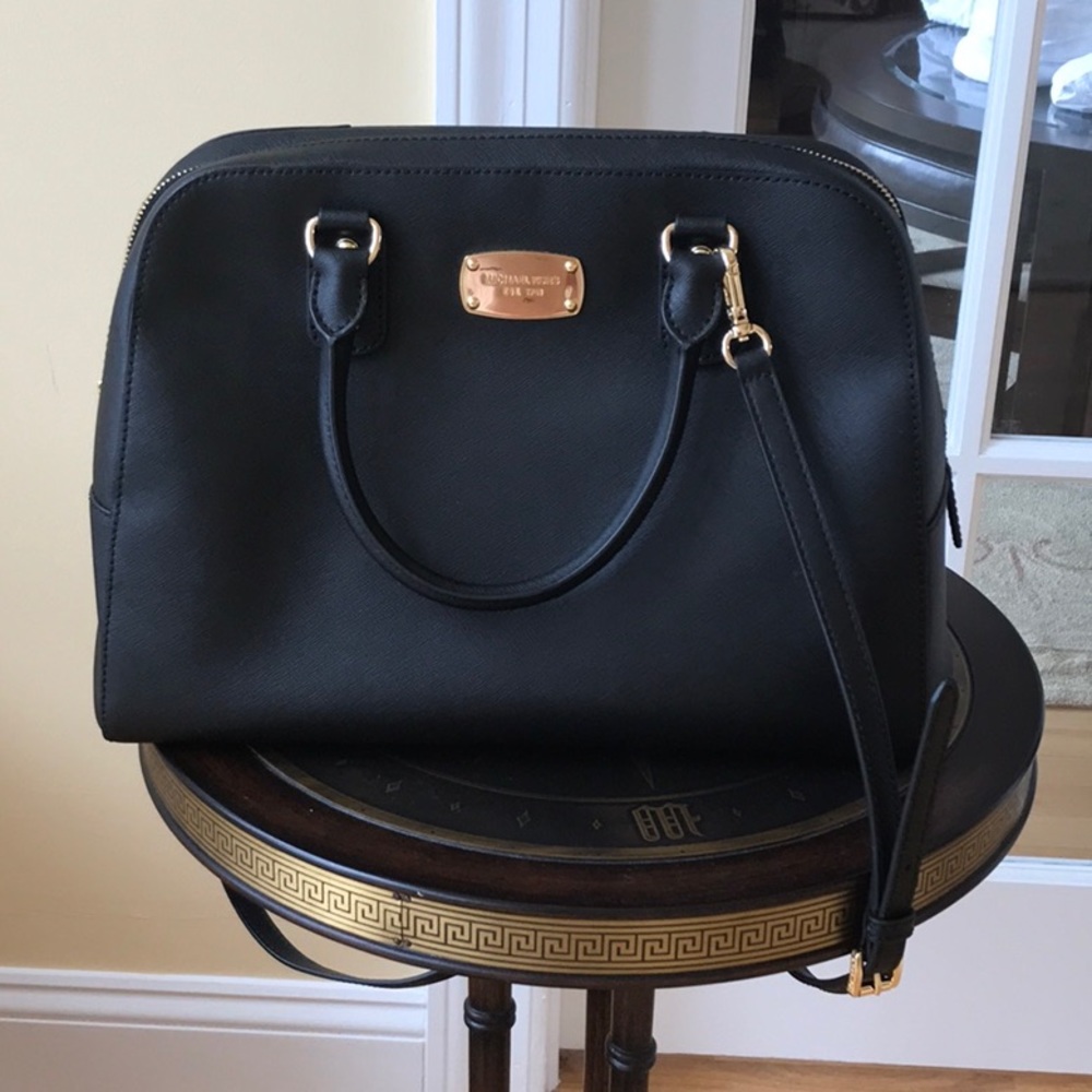Michael Kors bag excellent condition.
